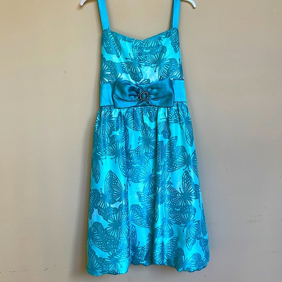 Pretty blue butterfly sundress w/ adjustable tie in back❤️ Perfect for sunny day - Picture 2 of 5